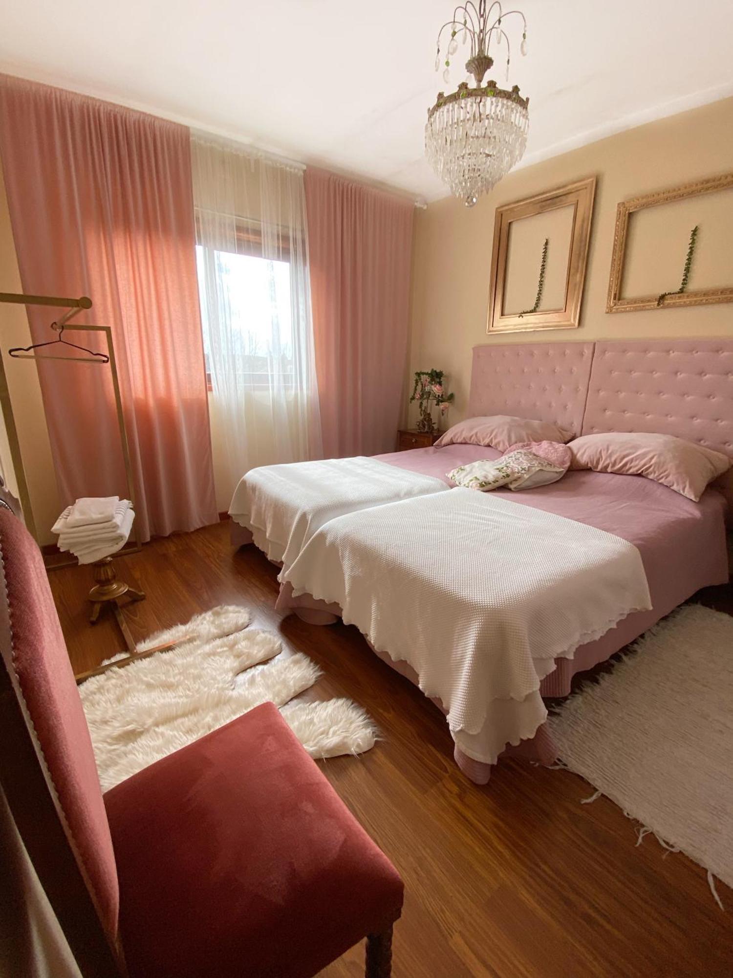 Guesthouse Gate5 อนาเดีย ภายนอก รูปภาพ